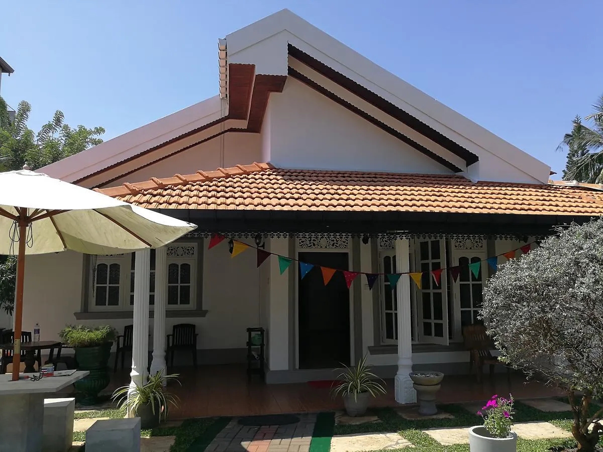 Yoho Escape Negombo Hotel