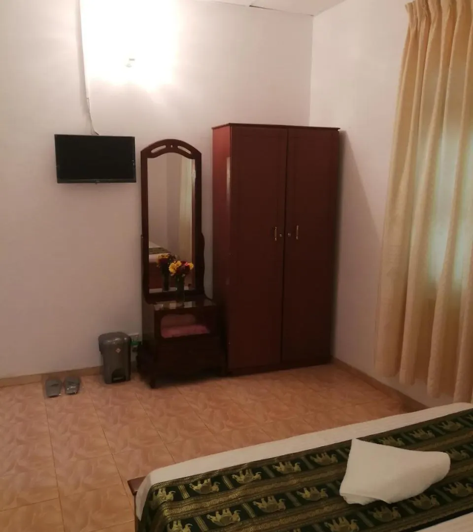 Yoho Escape Negombo Hotel 2*,