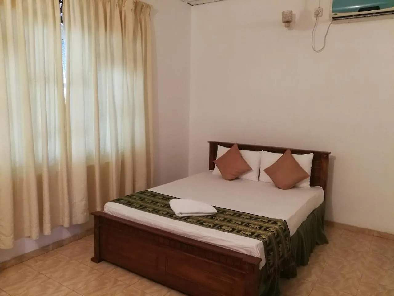 Yoho Escape Negombo Hotel 2*,  Sri Lanka
