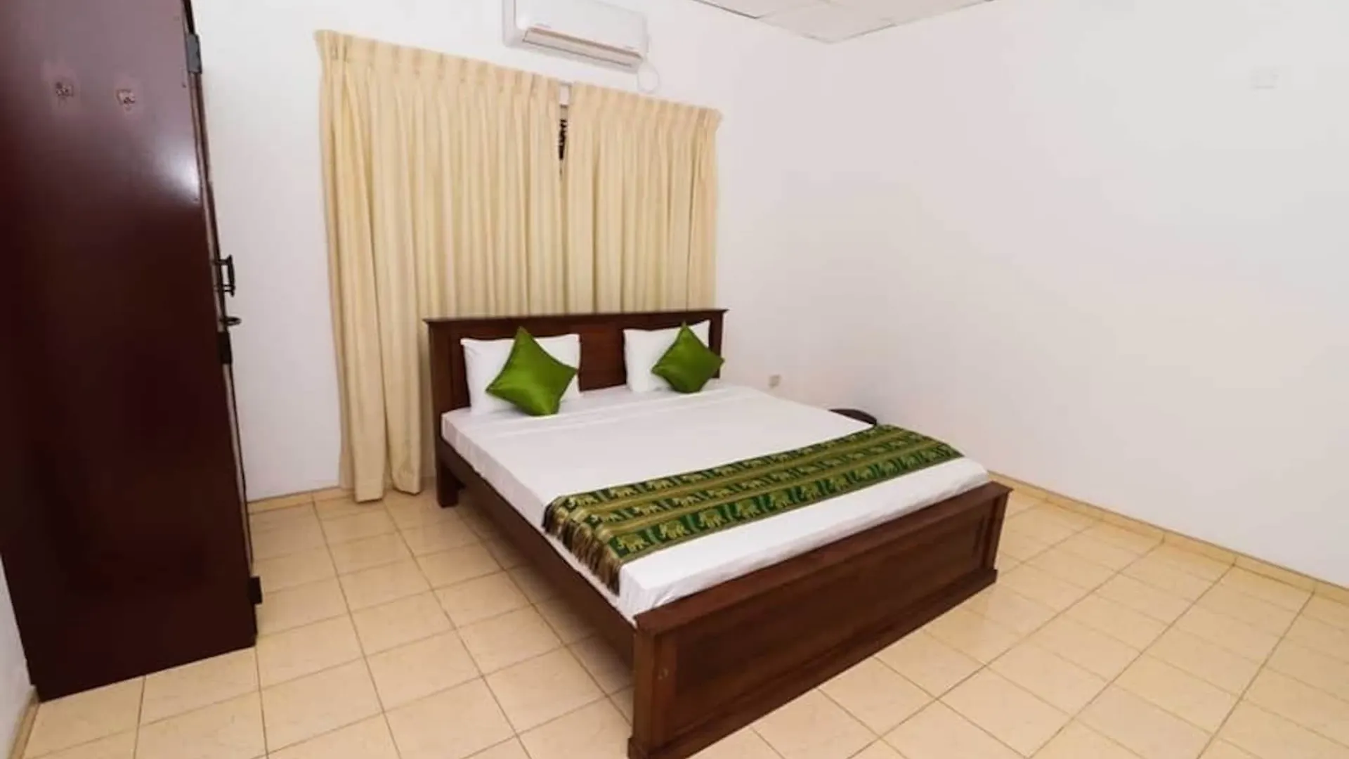 Yoho Escape Negombo Hotel Gasthuis